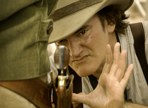 Regisseur Quentin Tarantino während der Dreharbeiten am Set. Bild: Sender