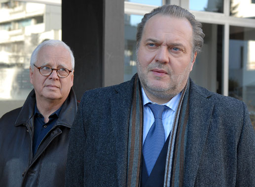 Hauptkommissar Richard Voss (Jan-Gregor Kremp) und sein Kollege Gerd Heymann (Michael Ande) ermitteln in einem Mordfall. Bild: Sender