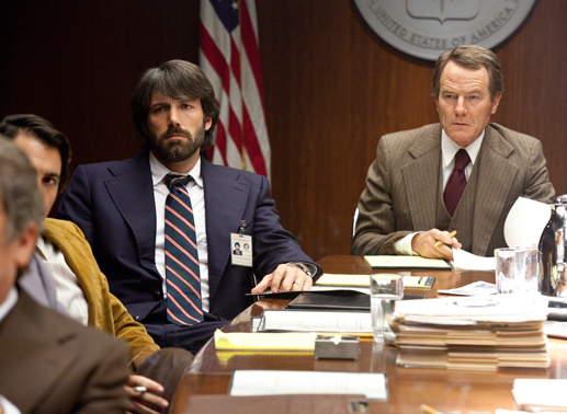 Ben Affleck als Tony Mendez and Bryan Cranston als Jack O'Donnell. Bild: Sender/Warner Bros. 