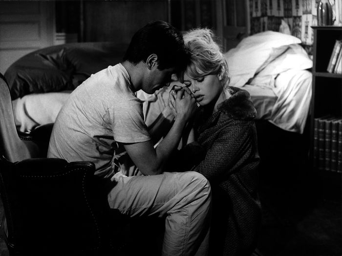 Dominique (Brigitte Bardot) erkennt ihre Liebe zu Gilbert (Sami Frey) und fleht ihn an, bei ihr zu bleiben. Bild: Sender / CPT Holdings Inc 