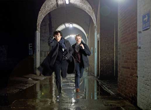 Im verregneten London jagen Sherlock Holmes (Benedict Cumberbatch, li.) und Dr. John Watson (Martin Freeman) einen mysteriösen Serienmörder. Bild: Sender