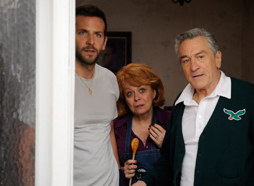 Pat (Bradley Cooper) wohnt wieder bei seinen Eltern Delores (Jacki Weyver) und Pat Sr. (Robert De Niro). Bild: Sender/Senator