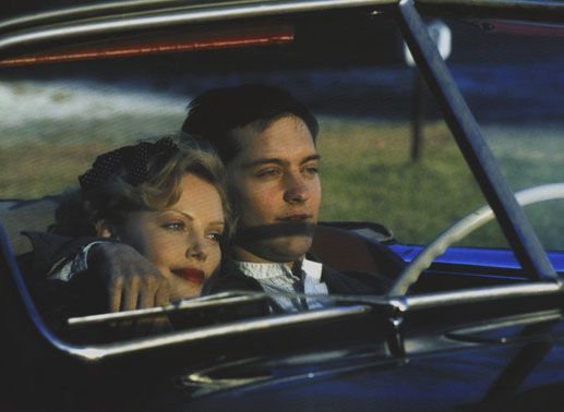  Eine junge Liebe muss bekanntlich viele Hochs und Tiefs ¸berstehen. Aber sind die Gef¸hle von Homer Wells (Tobey Maguire, r.) und seiner schˆnen Freundin Candy Kendall (Charlize Theron, l.) auch stark genug? Bild: Sender