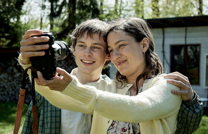 Wir für immer: Jann (Philip Günsch) liebt seine Mutter Lina (Marie Leuenberger) grenzenlos. Bild: Sender / WDR / Kai Schulz