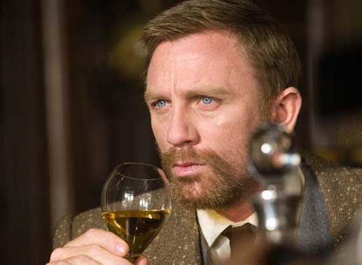 "Bond" Daniel Craig ist Lord Asriel. Bild: Sender