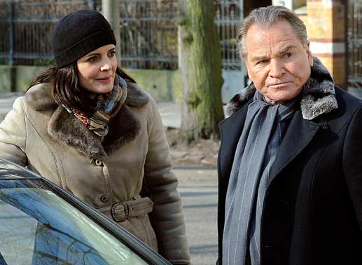 Der Kommissarin Biehl (Elisabeth Lanz) sind die starrsinnigen Ermittlungen ihres TV- Kollegen Lindburg alias "Kommissar Kämpfer" (Fritz Wepper) ein Dorn im Auge. Bild: Sender