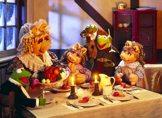 Fröhliche Weihnachten - Bob Cratchit (Kermit der Frosch) und seine Familie am Heiligabend. Bild: Sender