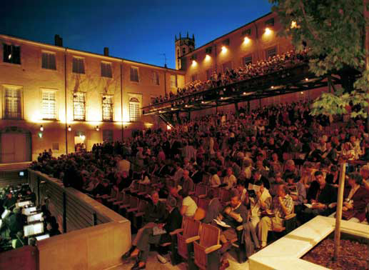 Das Th&eacute;&acirc;tre de l'Archev&ecirc;ch&eacute; in Aix-en-Provence. Bild: Sender