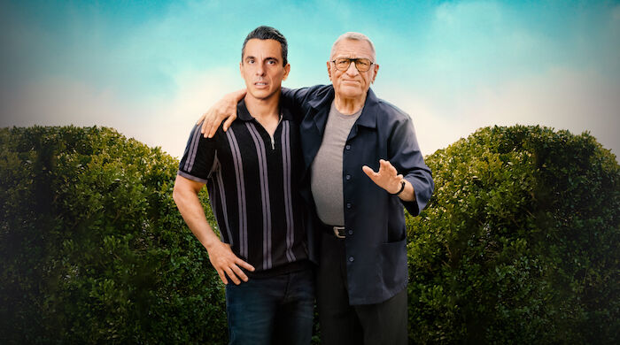 Und dann kam Dad: Der pensionierte Friseur Salvo (Robert De Niro) ist emp&ouml;rt, dass sein einziger Sohn Sebastian (Sebastian Maniscalco) ihn an seinem liebsten Feiertag alleine l&auml;sst, um mit der Familie seiner Freundin zu feiern. Bild: Sender / Leonine Licensing GmbH