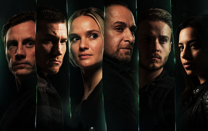 Roman Kramer (Patrick Kalupa), Marc Schaffrath (Christopher Patten), Vicky Reisinger (Pia Stutzenstein), Smir Gerkhan (Erdogan Atalay), Max Tauber (Nicolas Wolf), Dana Wegener (Gizem Emre). Bild: Sender / TVNOW / Gordon Muehle/Axel Steinhanses