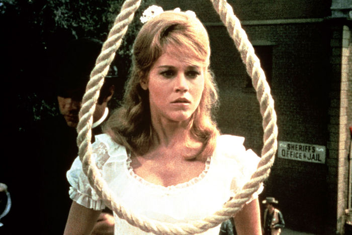 Cat Ballou (Jane Fonda) soll hängen, weil sie den Tod ihres Vaters rächen wollte. Bild: Sender/Sony