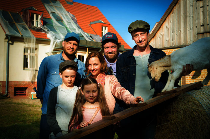 Timo Moritz (Kamera), Arne Wichert, Lilly Ray, Katharina Schüttler, Till Franzen (Regie) und Hans Löw. Bild: Sender / ARD Degeto / Boris Laewen