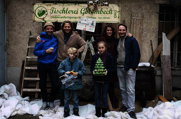 Lars Liebold (Kamera), Sebastian Ströbel (Rolle Daniel Golombeck), Anne Schäfer (Rolle Pauline Schwebe), Marc Rensing (Regie), Leander Menzel (Rolle Leo Golombeck) und Mathilda Smidt (Rolle Lotte Golombeck). Bild: Sender / ARD Degeto / Christian Lüdeke