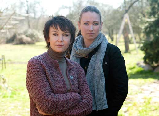 Karin Lossow (Katrin Sass) und Julia Thiel (Lisa Maria Potthoff). Bild: Sender /Oliver Feist