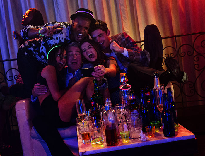 Aubrey Plaza (Lenore), Robert De Niro (Dick Kelly), Jeffrey Bowyer-Chapman (Bradley), Zoey Deutch (Shadia), Zac Efron (Jason Kelly). Bild: Sender / ORF / Pro7 / 2016 Constantin Film