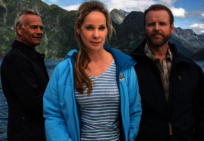 Die Begegnung mit Henrik (Klaus J. Behrendt) stellt die Ehe von Birthe (Ann-Kathrin Kramer) und Nils (Felix V&ouml;rtler) auf eine schwere Probe. Bild: Sender / ARD Degeto / Olaf R. Benold