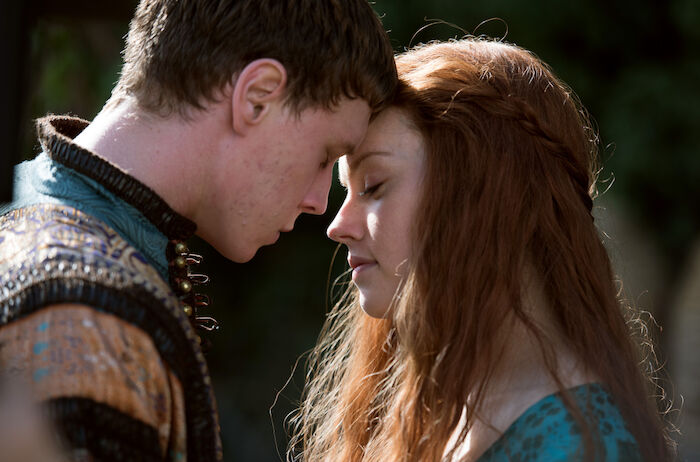 Ophelia: Hamlet (George MacKay) und Ophelia (Daisy Ridley). Bild: Sender / BR / Plaion Pictures GmbH / Julie Vrabelova