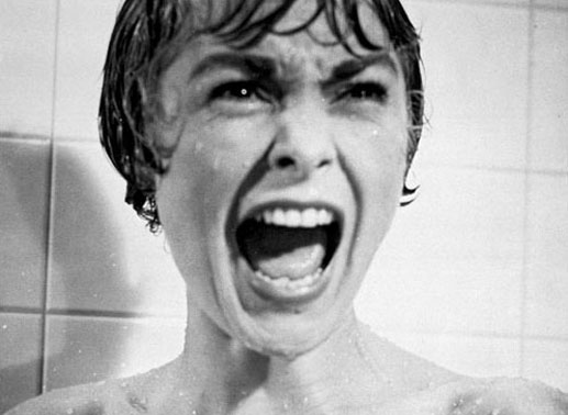 Die attraktive Sekretärin Marion Crane (Janet Leigh) hätte besser ihre Badezimmertüre verschließen sollen, bevor sie unter die Dusche ging. Bild: Sender