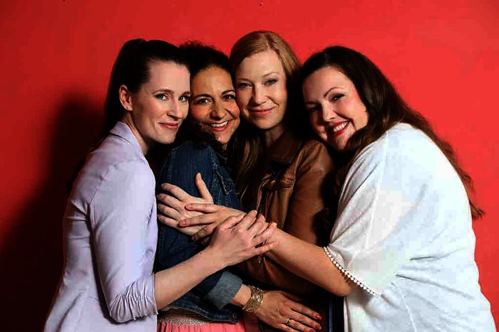 Die vier Freundinnen.: Nadine (Sarah Victoria Schalow), Kaya (Shirin Soraya), Tina (Franziska Arndt) und Heike (Katrin H&ouml;ft). Bild: Sender