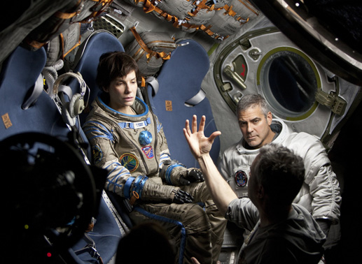 Sandra Bullock und George Clooney lost in space. Bild: Sender