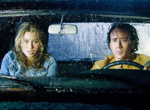 Jessica Biel und Nicolas Cage im Auto. Bild: Sender