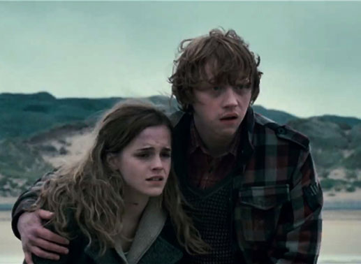 Rupert Grint und Emma Watson in der Rollen von Hermione Granger und  Ron Weasley. Harry Potter und die Heiligtümer des Todes. Bild: © 2010 Warner Bros. Ent.
