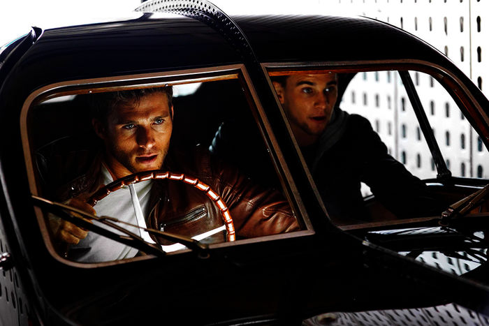 Andrew Foster (Scott Eastwood), Garett Forster (Freddie Thorp). Bild: Sender / 016 OVERDRIVE PRODUCTIONS - KINOLOGY - TF1 FILMS PRODUCTION - NEXUS FACTORY