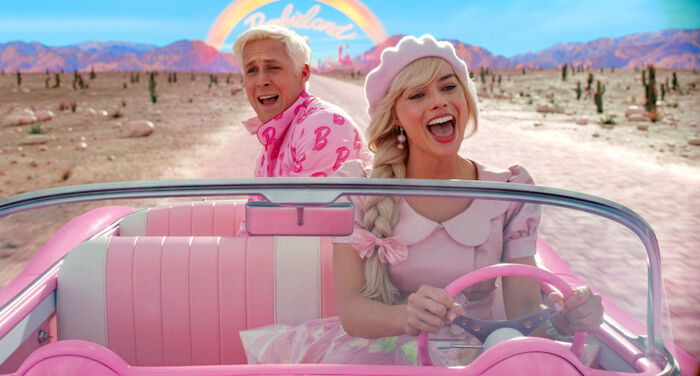 Barbie: Margot Robbie (Barbie), Ryan Gosling (Ken). Bild: Sender/Warner