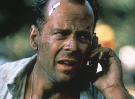 John McClane (Bruce Willis) bei der Jagd auf einen Bombenleger. Bild: Sender
