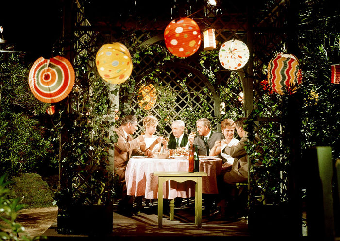 Rudolf Prack, Waltraut Haas, Hans Moser, Gunther Phillipp, Cornelia Froboess, Peter Weck. Bild: Sender/BT