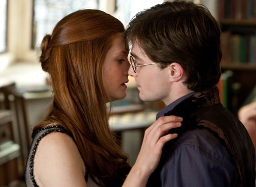 Daniel Radcliffe und Bonnie Wright in den Rollen: Harry Potter, Ginny Weasley
Harry Potter und die Heiligtümer des Todes. Bild: © 2010 Warner Bros. Ent.