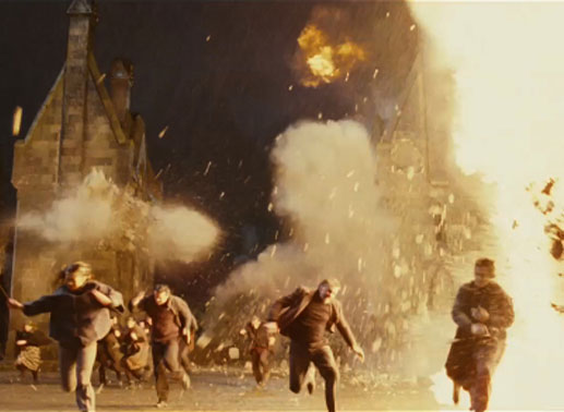 Szenenfoto einer Explosion: Harry Potter und die Heiligtümer des Todes. Bild: © 2010 Warner Bros. Ent.