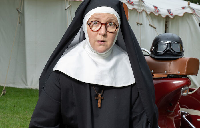 Sister Boniface Mysteries: Sister Boniface (Lorna Watson). Bild: Sender / WDR / BBC Studios / Gary Moyes