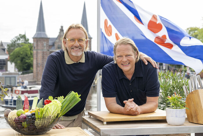 Lecker an Bord mit Frank Buchholz (li.) und Björn Freitag. Bild: Sender / WDR / Melanie Grande