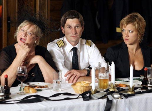 Stress mit der Familie: Marianne Mendt (Leopoldine), Andreas Kiendl (Hubert) und Muriel Baumeister (Marie). Bild: Sender