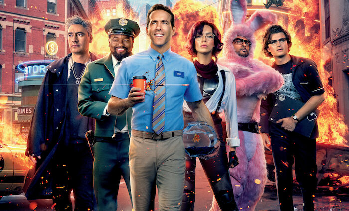 Free Guy: Taika Waititi (Antwan), Lil Rel Howery (Buddy), Ryan Reynolds (Guy), Jodie Comer (Millie / Molotovgirl), Utkarsh Ambudkar (Mouser), Joey Keery (Keys). Bild: Sender / ORF / Disney