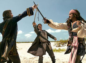 K&auml;mpferischer Einsatz f&uuml;r Jack Davenport, Orlando Bloom und Johnny Depp. Foto: Sender
