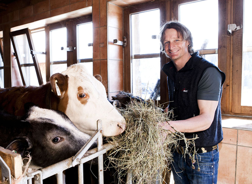 Marko (35) – der wilde Hirte aus Tirol – ist Bergbauer, der im Winter auch als Schilehrer arbeitet. Marko ist ein verrückter Typ, auf den man aber zählen kann. Er sucht eine humorvolle Freundin, die ihn so nimmt wie er ist. Bild: Sender