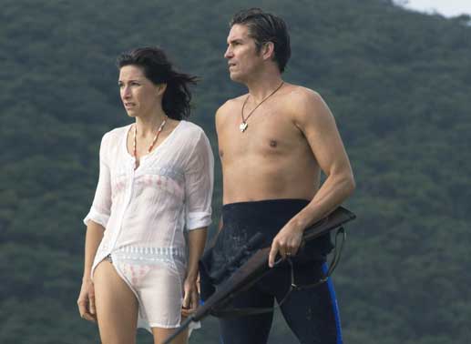 Eigentlich wollten Peter (James Caviezel) und Carla (Claudia Karvan) gemeinsam mit einem befreundeten Pärchen einen Kurzurlaub in der australischen Wildnis verbringen. Als ihre Freunde nicht auftauchen, riskieren sie den Trip alleine ... Bild: Sender/Arclight