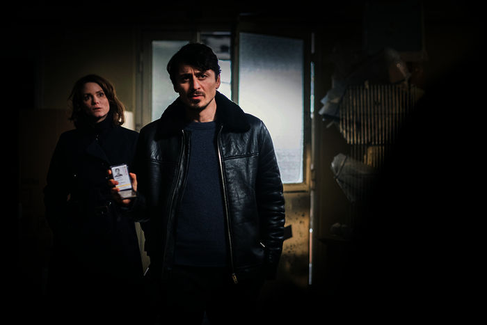 Fredrika (Liv Mjönes) und ihr Kollege Peder Rydh (Alexej Manvelov) ermitteln in einem Doppelmord. Bild: Sender /  ZDF und Fredrik Hjerling. 