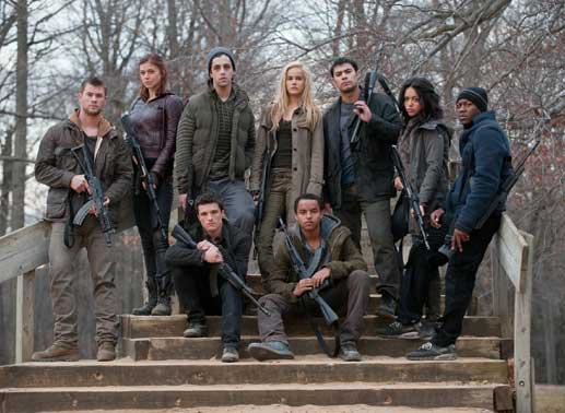 Die "Wolverines" Jed (Chris Hemsworth), Toni (Adrianne Palicki), Robert Kitner (Josh Hutcherson), Matt (Josh Peck), Erica (Isabel Lucas), Daryl (Connor Cruise), Greg (Julian Alcaraz), Julie (Alyssa Diaz) und Danny (Edwin Hodge) wollen ihre Stadt gegen die nordkoreanischen Besatzer verteidigen. Bild: Sender