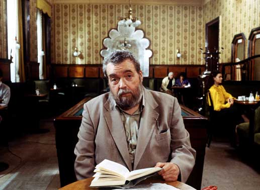 Herr Ober, zwei Mocca": Wiener Kaffeehaus-Show mit Helmut Qualtinger (1983). Bild: Sender