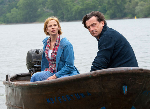 Endlich sitzen Claudia (Julia Jäger) und Michael (Thomas Sarbacher) wieder im selben Boot. Bild: Sender / Andrea Enderlein