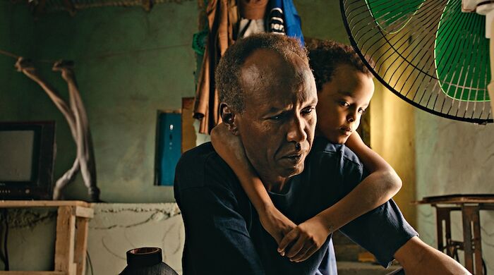 The Village Next to Paradise: Ahmed Ali Farah (Mamargade), Ahmed Mohamud Saleban (Cigaal). Bild: Sender / Freibeuter Film