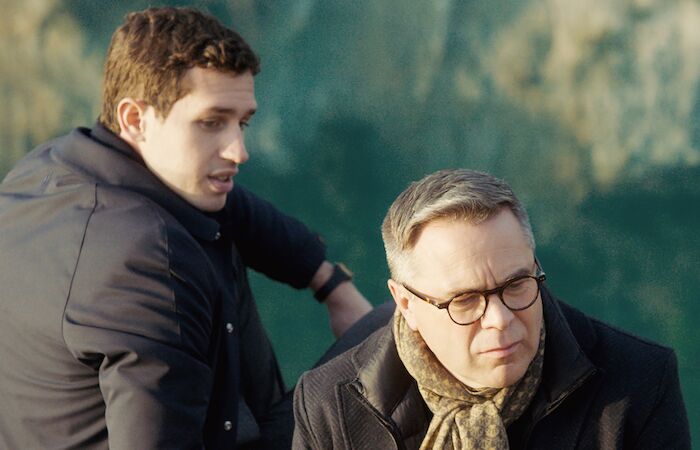H&ouml;r auf zu l&uuml;gen: Lucas Andrieu (Victor Belmondo) und St&eacute;phane Belcourt (Guillaume de Tonqu&eacute;dec). Bild: Sender / rbb / TS Productions / 24 Bilder