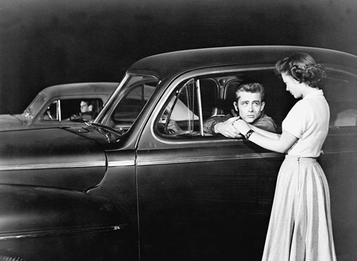 Abschied vor dem Rennen: James Dean als Jim Stark, Natalie Wood als Judy. Bild Sender 