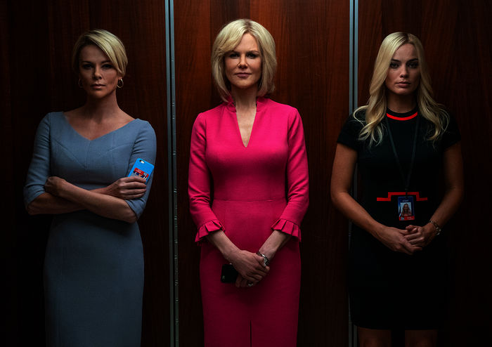 Bombshell: Weil sie die alltäglichen frauenverachtenden Vorgänge bei Fox News nicht länger hinnehmen will, lässt die entlassene Starmoderatorin Gretchen Carlson (Nicole Kidman) die Bombe platzen und klagt ihren Chef an. Fox-Moderatorin Megyn Kelly (Charlize Theron) und die Newcomerin Kayla Pospisil (Margot Robbie) müssen nun auch Farbe bekennen. Bild: Sender / ZDF und Hilary B Gayle