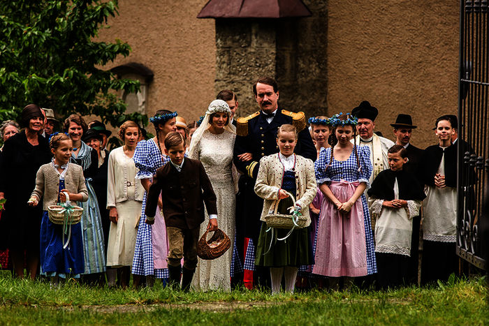 Yvonne Catterfeld (Maria Gustl von Trapp), Matthew Macfadyen (Georg von Trapp). Bild: Sender / Telem&uuml;nchen / Jan Betke