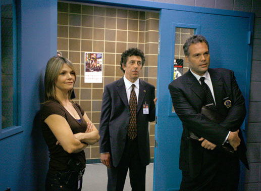 Kathryn Erbe (Detective Alexandra Eames), Eric Bogosian (Captain Danny Ross), Vincent D'Onofrio (Detective Robert Goren). Bild: Sender