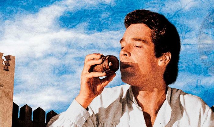 Gulliver löscht seinen Durst auf der Insel Liliput. Bild: Sender / Columbia Pictures
